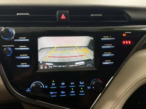 Used 2018 Toyota Camry LE w/ Convenience Package FWD image 15