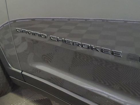 Used 2024 Jeep Grand Cherokee L Limited w/ Luxury Tech Group II image 9