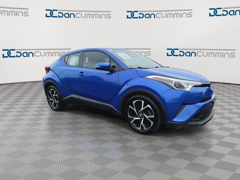 Used 2018 Toyota C-HR XLE FWD image 2