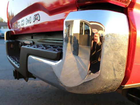 Used 2019 Toyota Tacoma SR5 image 16