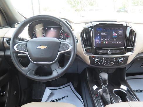 Used 2023 Chevrolet Traverse Premier FWD image 22