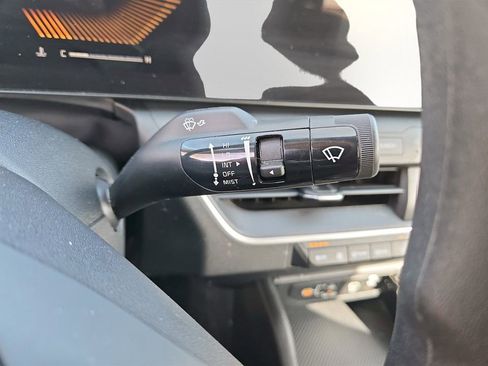Used 2025 Kia K4 LXS image 17