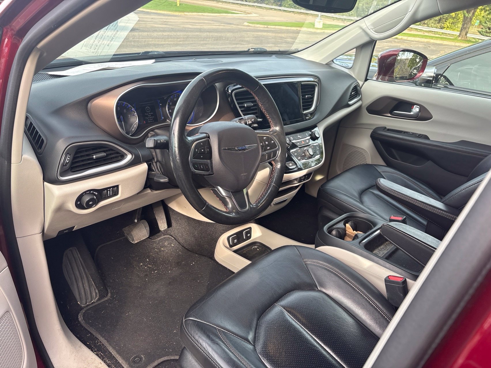 Used 2019 Chrysler Pacifica Touring-L w/ Tire & Wheel Group FWD image 5