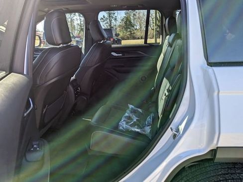 New 2025 Jeep Grand Cherokee Altitude image 31