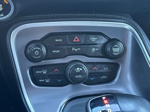 Used 2019 Dodge Challenger R/T w/ Driver Convenience Group RWD image 19