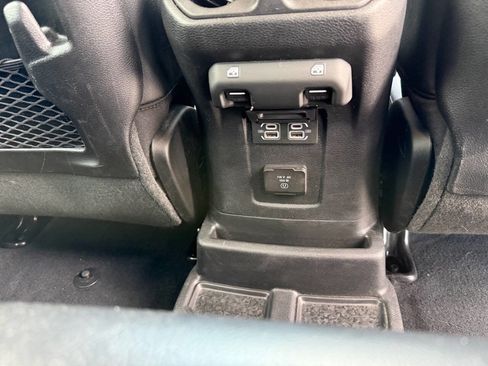Used 2024 Jeep Wrangler Unlimited Sahara AWD/4WD image 18