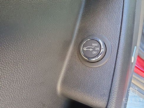 Used 2023 Chevrolet Traverse RS image 9