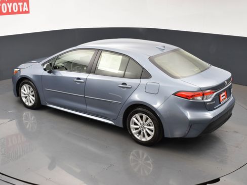 Used 2025 Toyota Corolla LE w/ LE Premium Package image 19