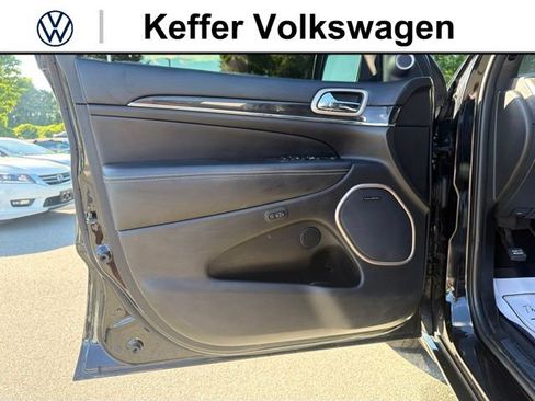 Used 2017 Jeep Grand Cherokee Overland w/ Jeep Active Safety Group AWD/4WD image 14