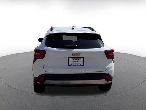 Used 2025 Chevrolet Trax LT w/ LT Convenience Package image 11