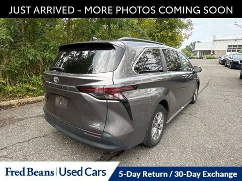 Used 2023 Toyota Sienna XLE w/ XLE Plus Package AWD/4WD image 13