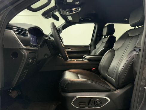 Used 2024 Jeep Wagoneer Series II w/ Flexible Seating Group image 23