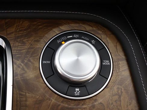 Used 2024 Nissan Armada SL w/ Captain's Chairs Package image 57