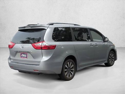 Used 2018 Toyota Sienna XLE AWD/4WD image 5