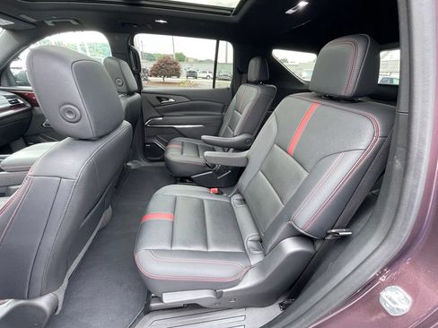 Used 2024 Chevrolet Traverse RS FWD image 19