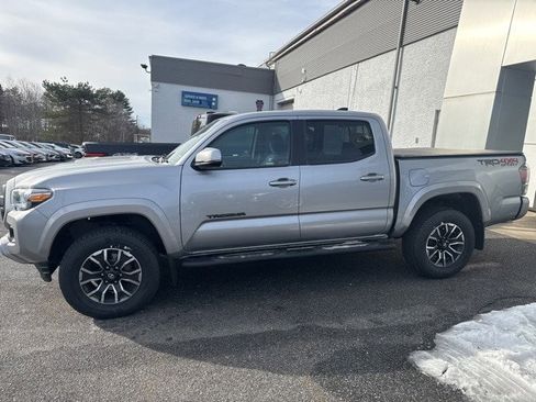 Used 2020 Toyota Tacoma TRD Sport image 4