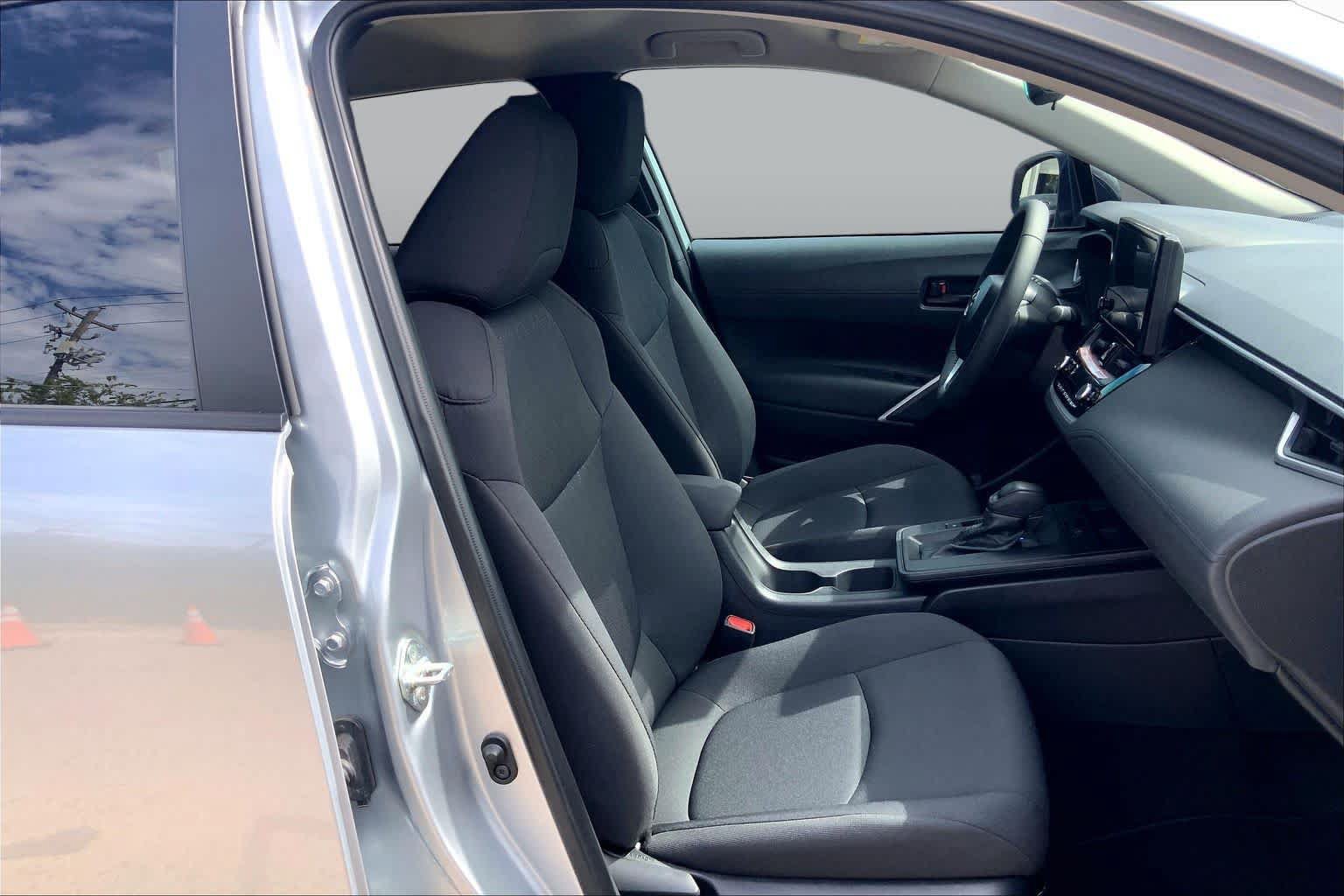 Used 2026 Toyota Corolla Cross LE FWD image 9