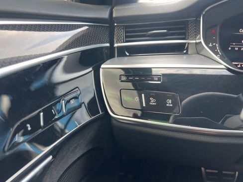 Used 2024 Audi S8 image 59
