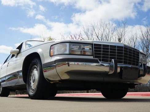 Used 1993 Cadillac Fleetwood Sedan image 22