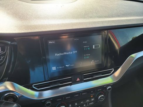 Used 2020 Kia Niro EX FWD image 13
