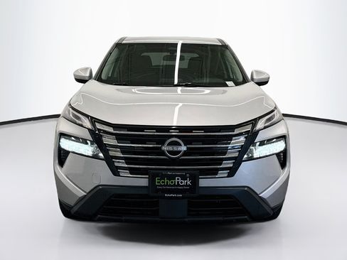 Used 2025 Nissan Rogue SV FWD image 2