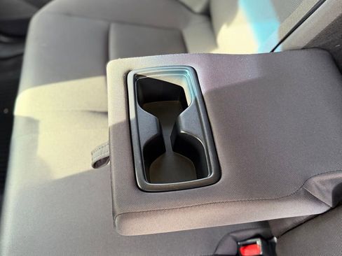 Used 2023 Toyota Venza LE image 7