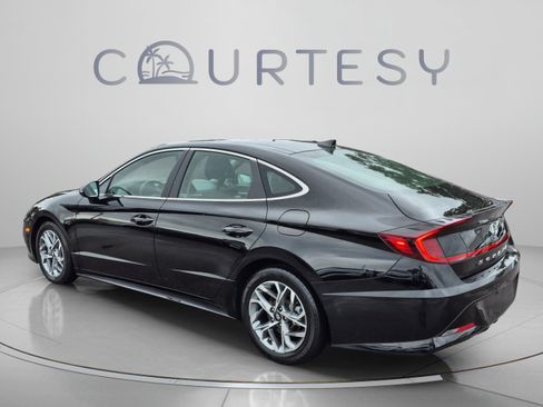 Certified 2023 Hyundai Sonata SEL w/ Convenience Package FWD image 3