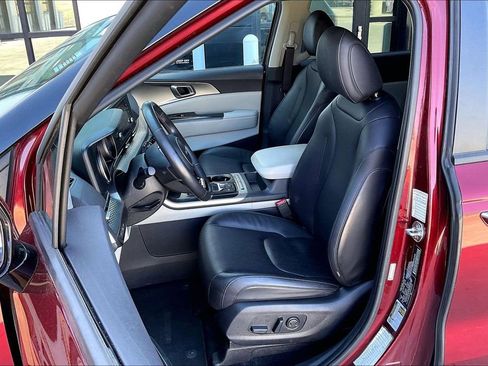 Certified 2024 Kia Carnival LX image 23