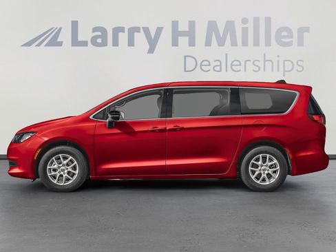 New 2026 Chrysler Voyager LX image 3