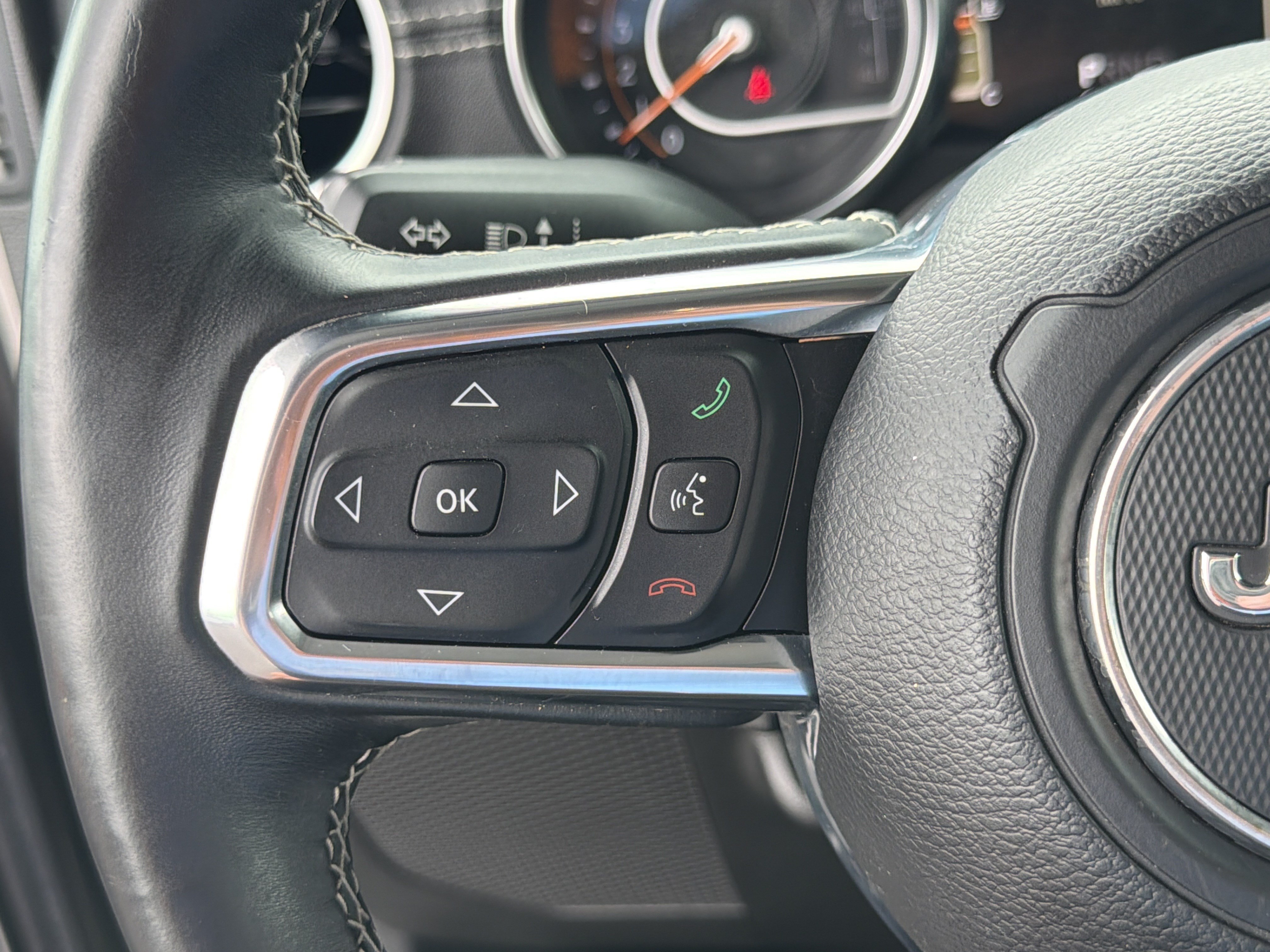 Used 2018 Jeep Wrangler Unlimited Sahara AWD/4WD image 24