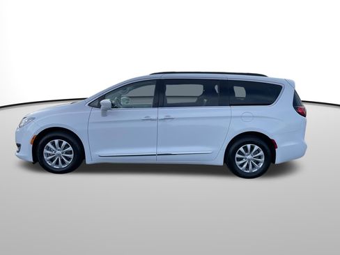 Used 2017 Chrysler Pacifica Touring-L image 7