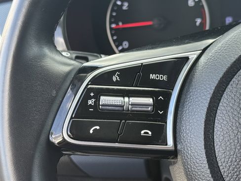 Certified 2022 Kia Seltos S image 17