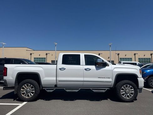 Used 2018 GMC Sierra 2500 Denali AWD/4WD image 2