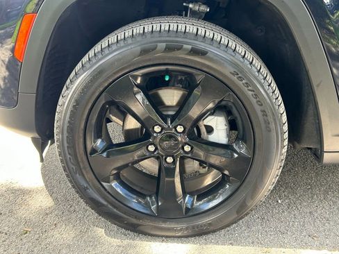 Certified 2024 Jeep Grand Cherokee Limited w/ Black Appearance Package image 27