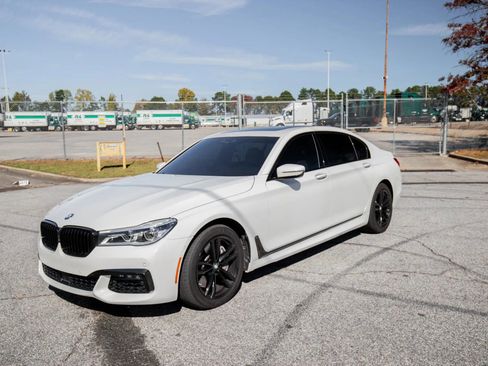 Used 2018 BMW 750i image 6