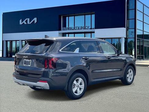 Certified 2026 Kia Sorento LX FWD image 8