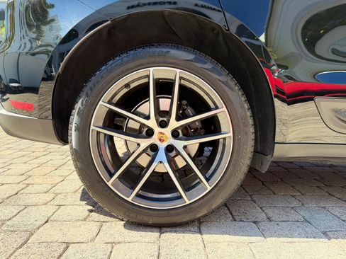 Used 2022 Porsche Macan AWD/4WD image 23