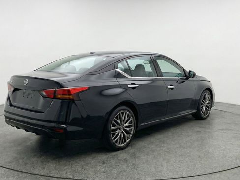 Used 2025 Nissan Altima 2.5 SV FWD image 9