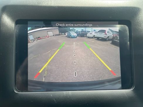 Used 2019 Jeep Cherokee Latitude Plus w/ Comfort/Convenience Group AWD/4WD image 30