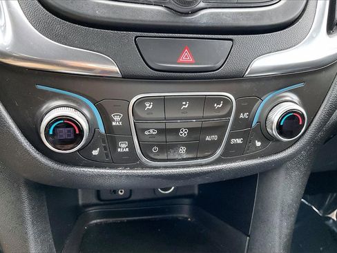 Used 2018 Chevrolet Equinox LT image 30