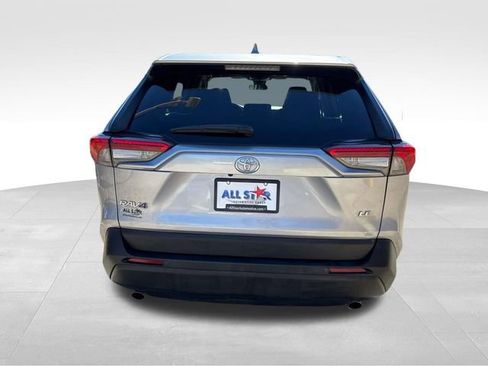 Used 2022 Toyota RAV4 LE image 6