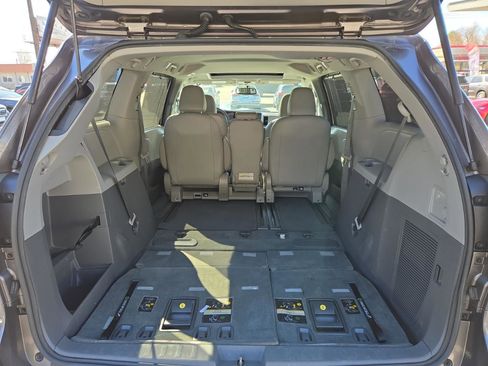 Used 2015 Toyota Sienna XLE w/ XLE Navigation Package image 26