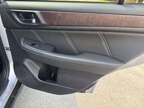 Used 2018 Subaru Outback 2.5i Limited AWD/4WD image 16