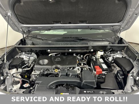 Used 2022 Toyota RAV4 XLE Premium image 11