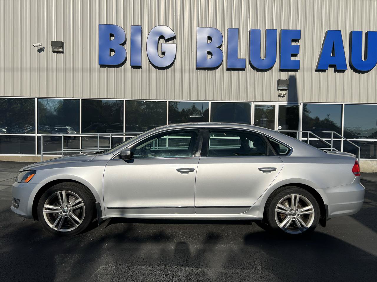 Used 2014 Volkswagen Passat 1.8T SE FWD image 2