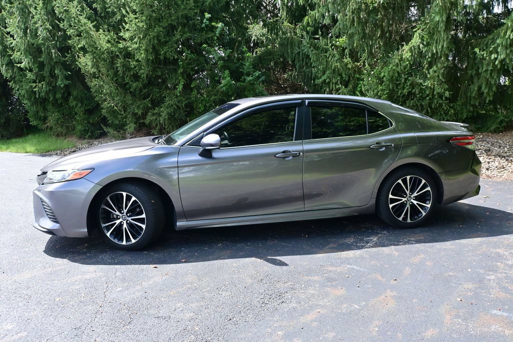 Used 2018 Toyota Camry SE w/ Moonroof Package FWD image 4
