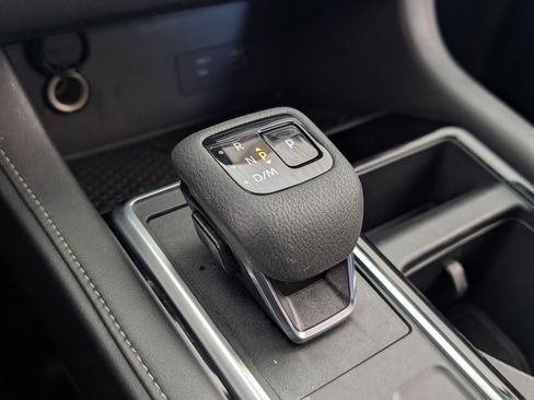 Used 2024 Nissan Pathfinder SV image 32