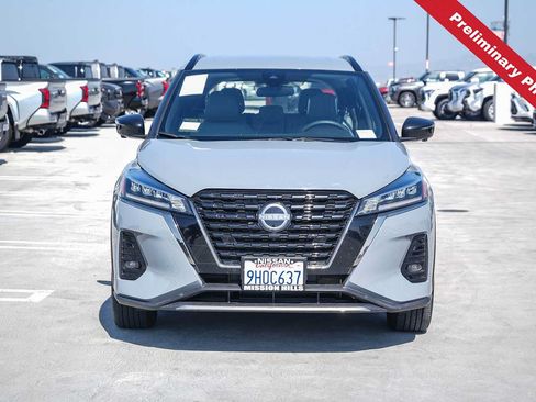 Used 2023 Nissan Kicks SR w/ SR Premium Package FWD image 2