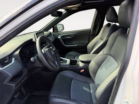 Used 2022 Toyota RAV4 XSE w/ XSE Grade Weather Package AWD/4WD image 9