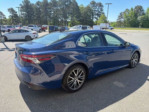 Used 2023 Toyota Camry XLE FWD image 7
